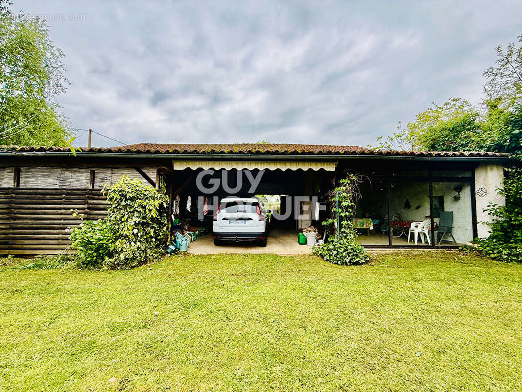 Maison à SERMENTIZON