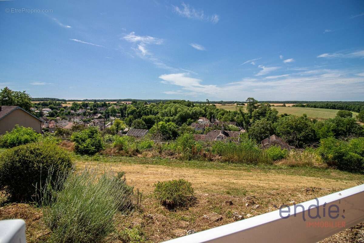 Bèze - Une maison familiale de 141,43 m² avec vue, terrain et âme de village - photo 2