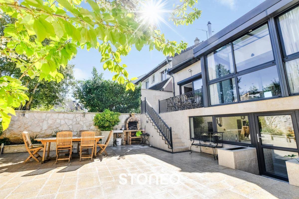 Maison à LE PLESSIS-ROBINSON