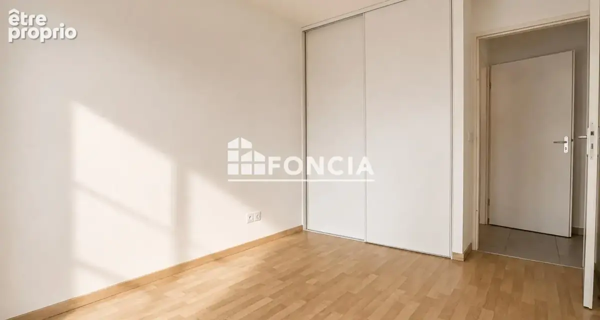 Appartement T3  65 m²  264 000 € - photo 3