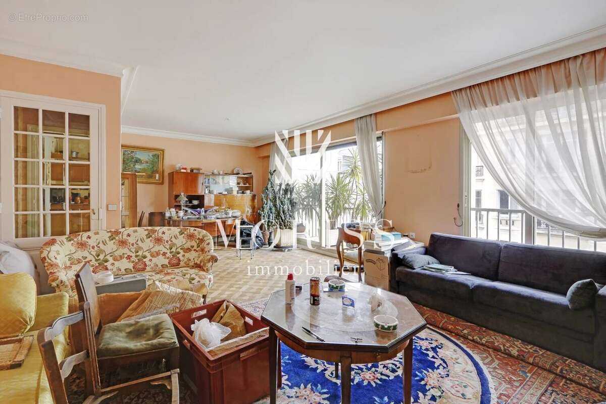 Appartement à PARIS-16E