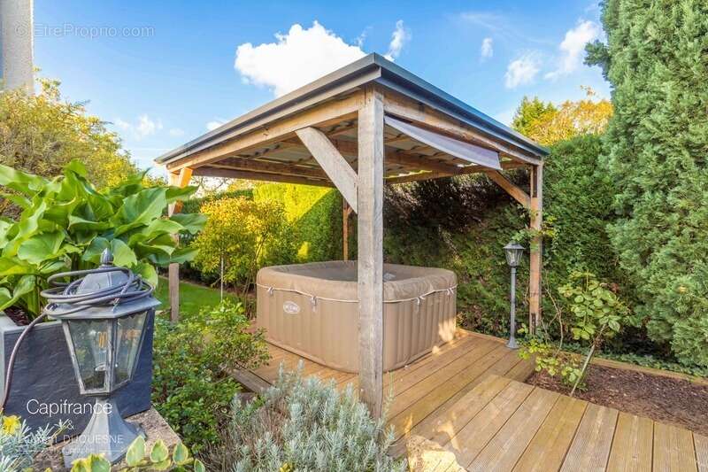 Bellefond sur son superbe terrain de 731 m2 maison 6 pieces de 166 m2 - photo 11