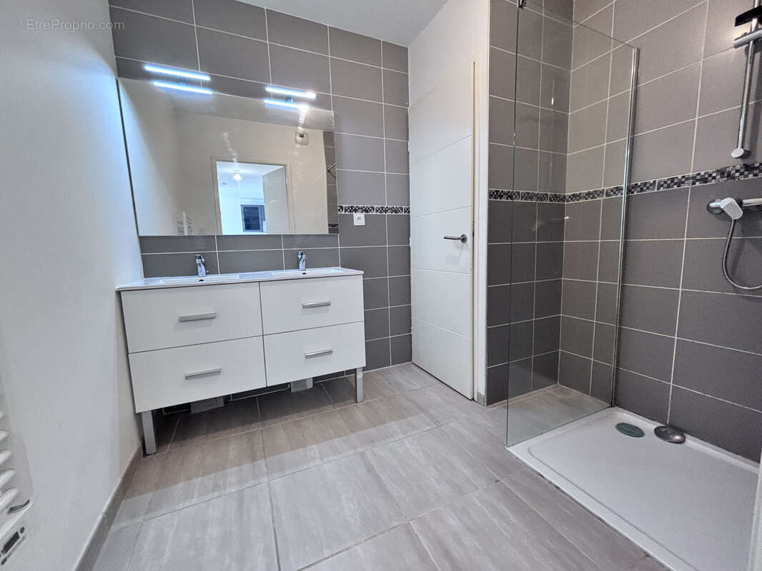 Appartement à SAINT-CYR-SUR-MER