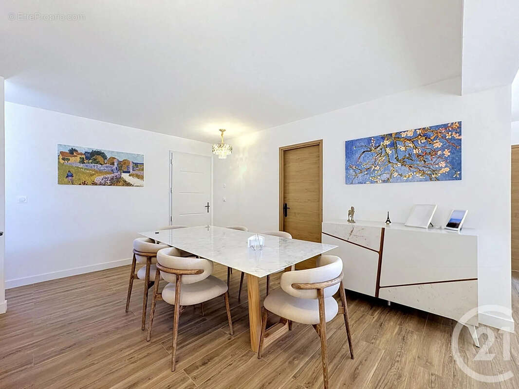 Maison 138 m² à Saint-Denis-En-Val  - photo 2