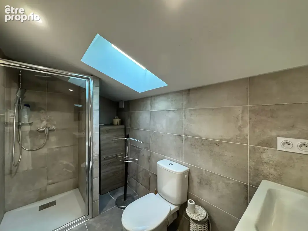 Ensemble immobilier murs commerciaux et appartement - photo 7