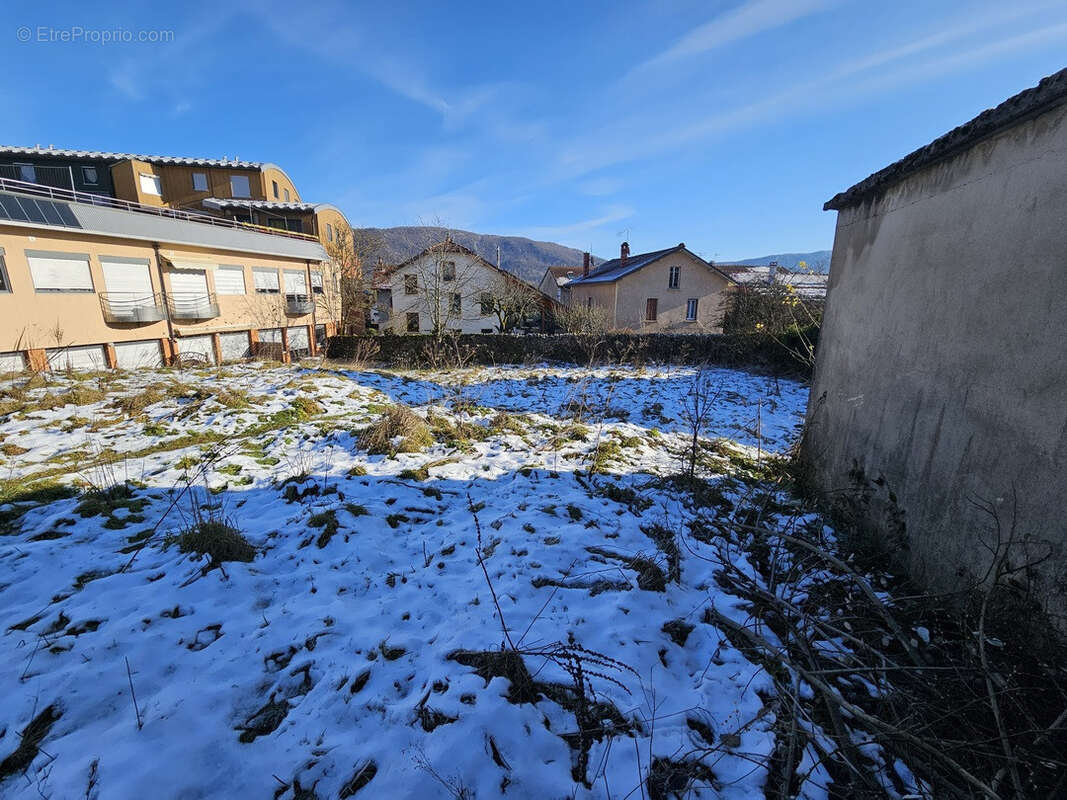 Terrain à SAINT-LUPICIN