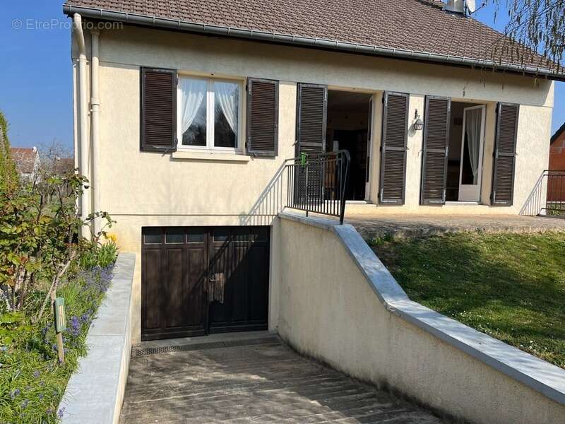 Maison à ROSNY-SUR-SEINE