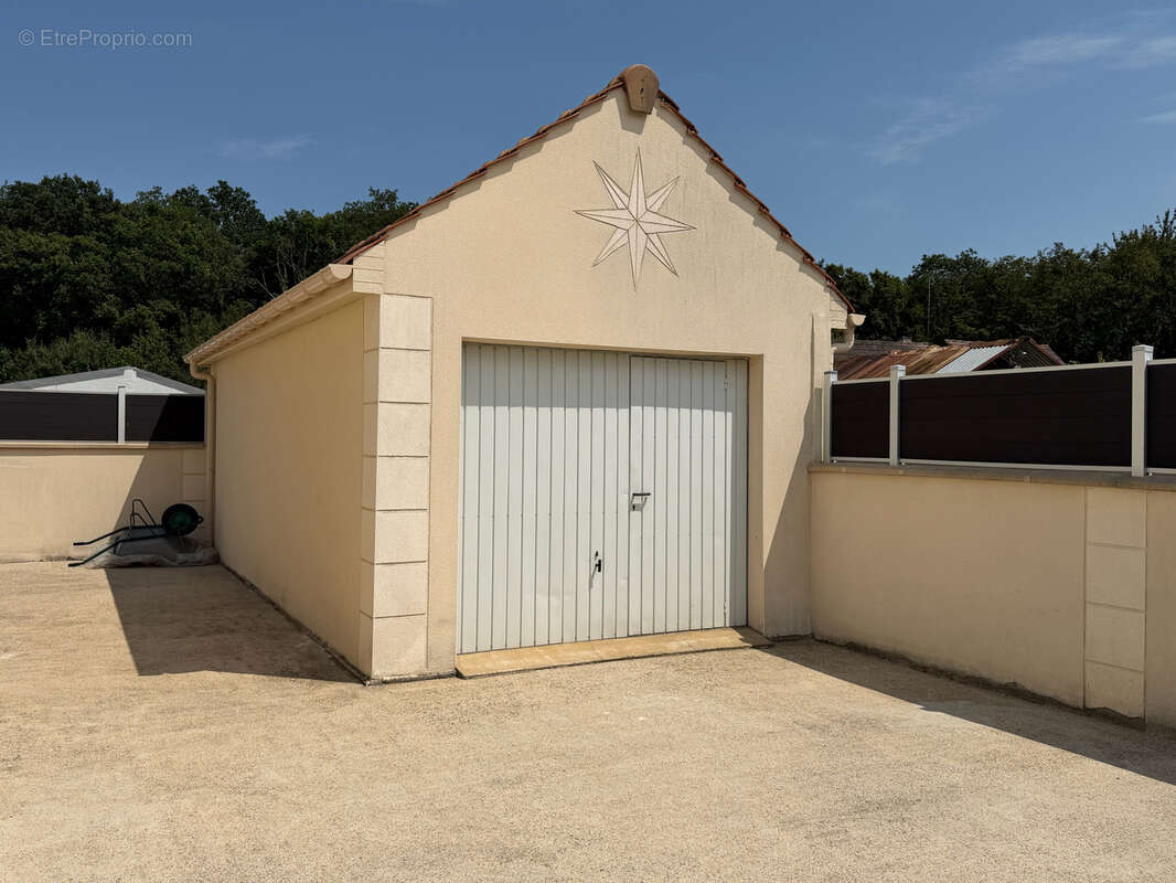 Maison à HOUDAN
