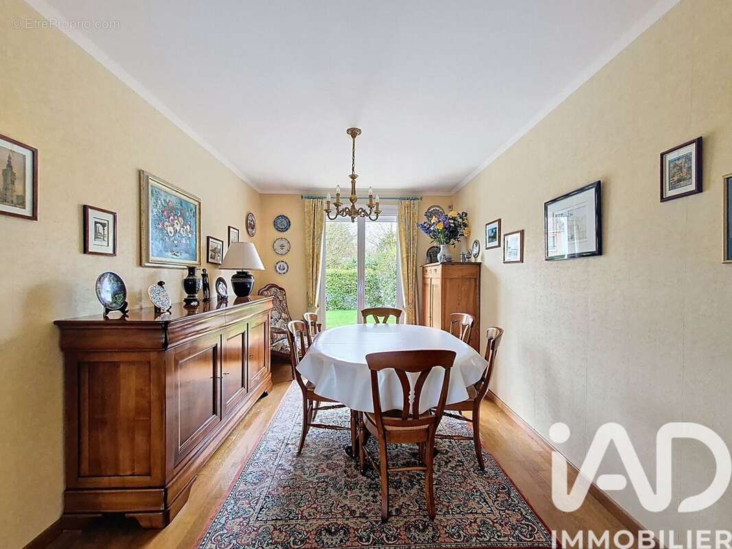 Photo 7 - Maison à LE MESNIL-SAINT-DENIS