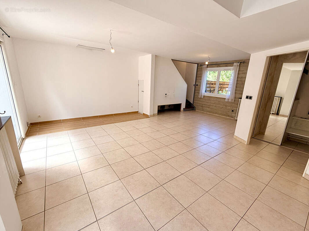 4 CHAMBRES avec garage et jardin - photo 3