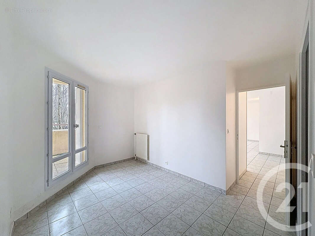 Appartement à MOISSY-CRAMAYEL