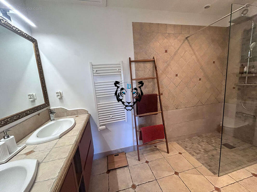 Maison à LES ISSAMBRES