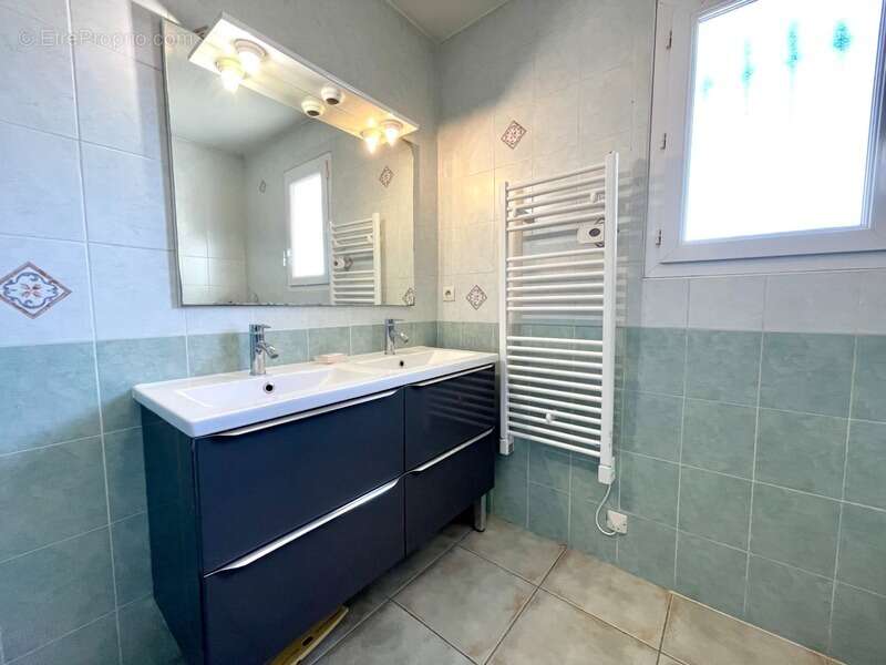 Maison à SAINT-LAURENT-D'AIGOUZE