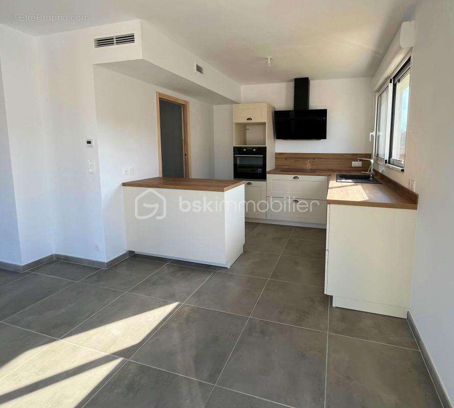 Maison à PEYROLLES-EN-PROVENCE