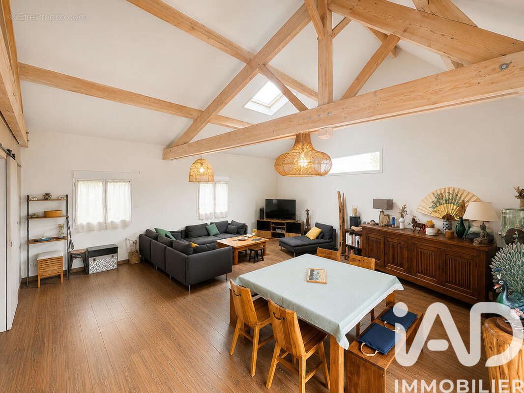 Maison 137 m² à Le Plessis-Pate  - photo 3