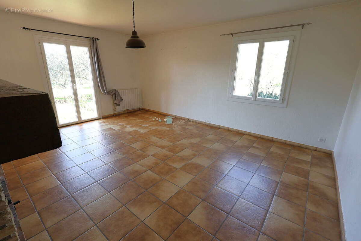 Maison à SAINT-CEZAIRE-SUR-SIAGNE