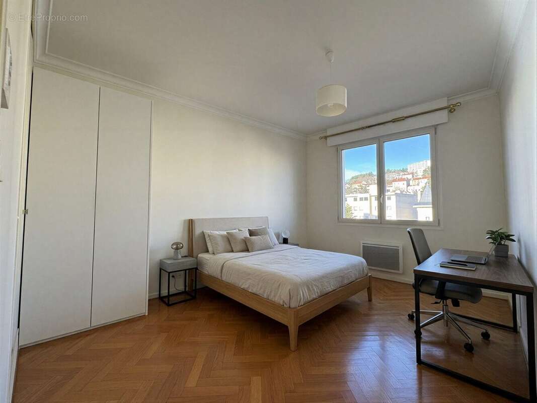 Appartement 103 m² à Saint-Etienne  - photo 4