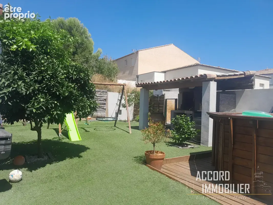 Villa de plain pied avec jardin arboré et piscine - photo 7