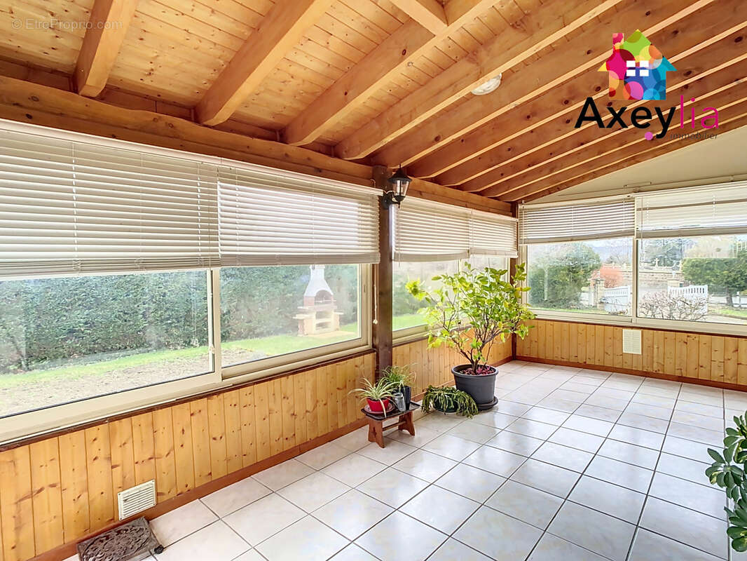 Maison à SAINT-ROMAIN-LA-MOTTE