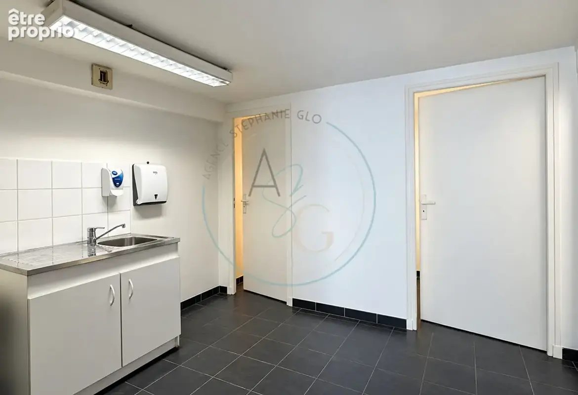 COGOLIN - Local commercial 90,23 m² - photo 3