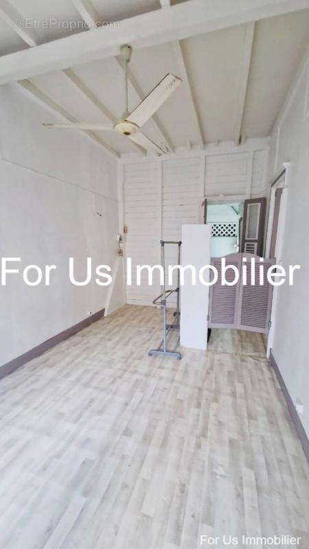 Commerce à POINTE-A-PITRE