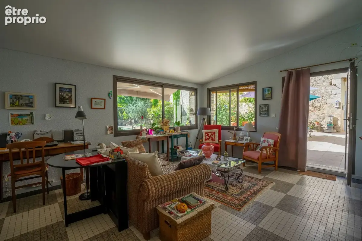 Magnifique maison bourgeoise 18 ème en coeur de village avec jardin, piscine et superbe vue - photo 11