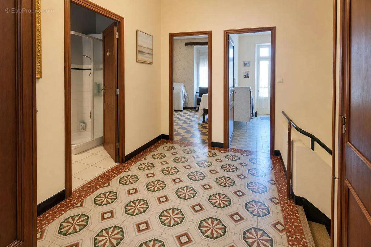 Maison lumineuse 5 chambres à Lézignan-Corbières  (vendu loué) - photo 8