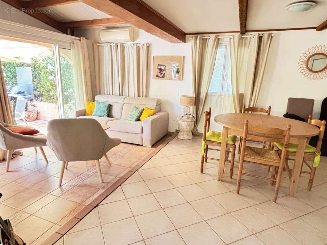 Maison à ROQUEBRUNE-SUR-ARGENS