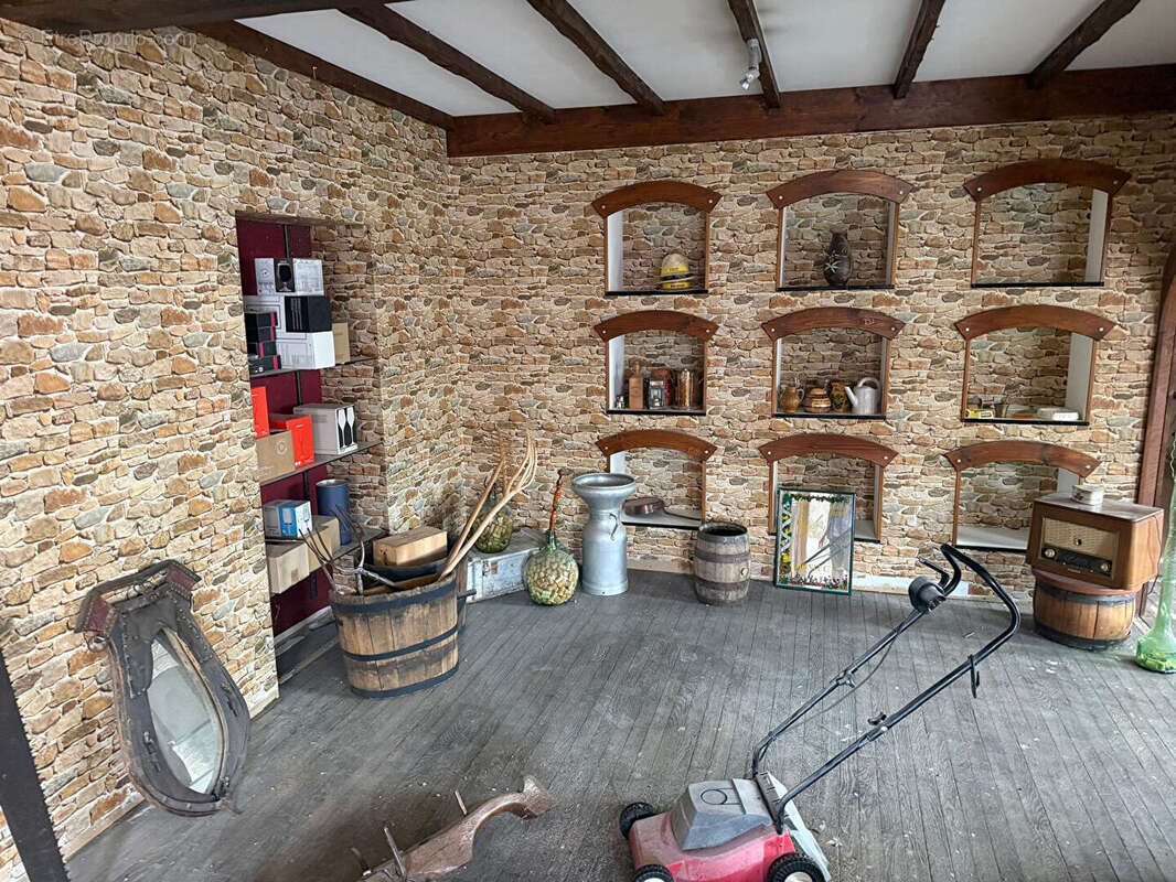 Local commercial à Vittel - photo 4