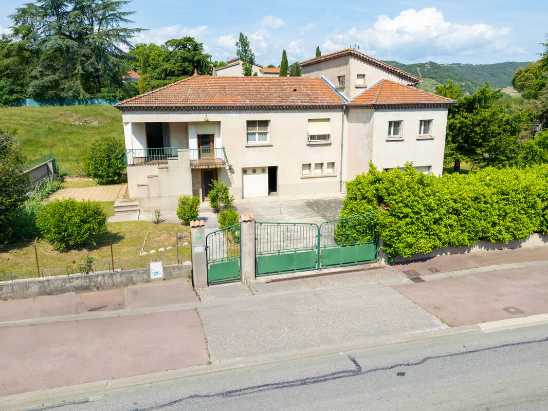 Maison à LAVEYRON