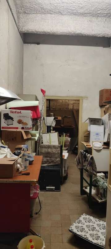 Commerce à PARIS-8E