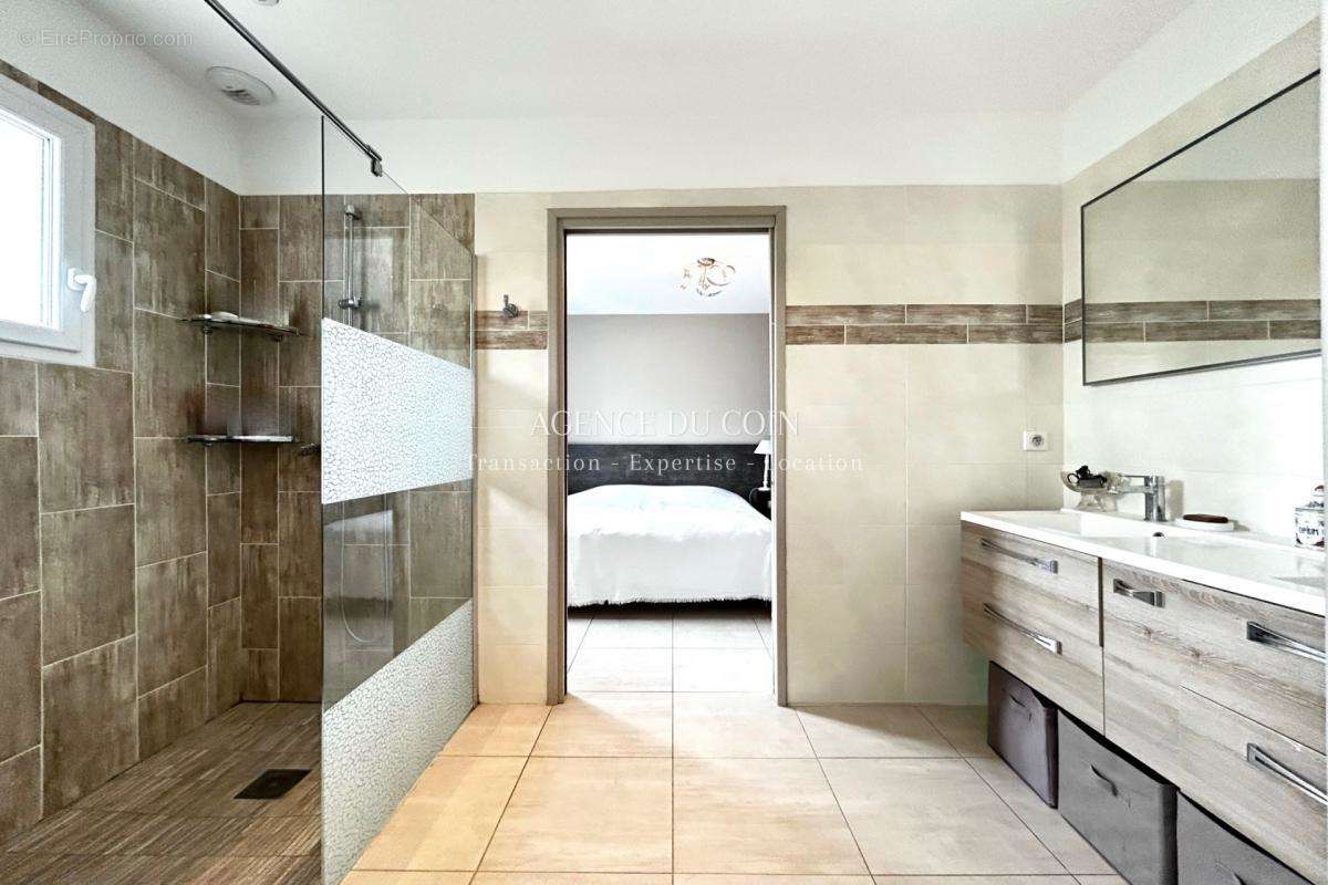 Maison à FIGANIERES