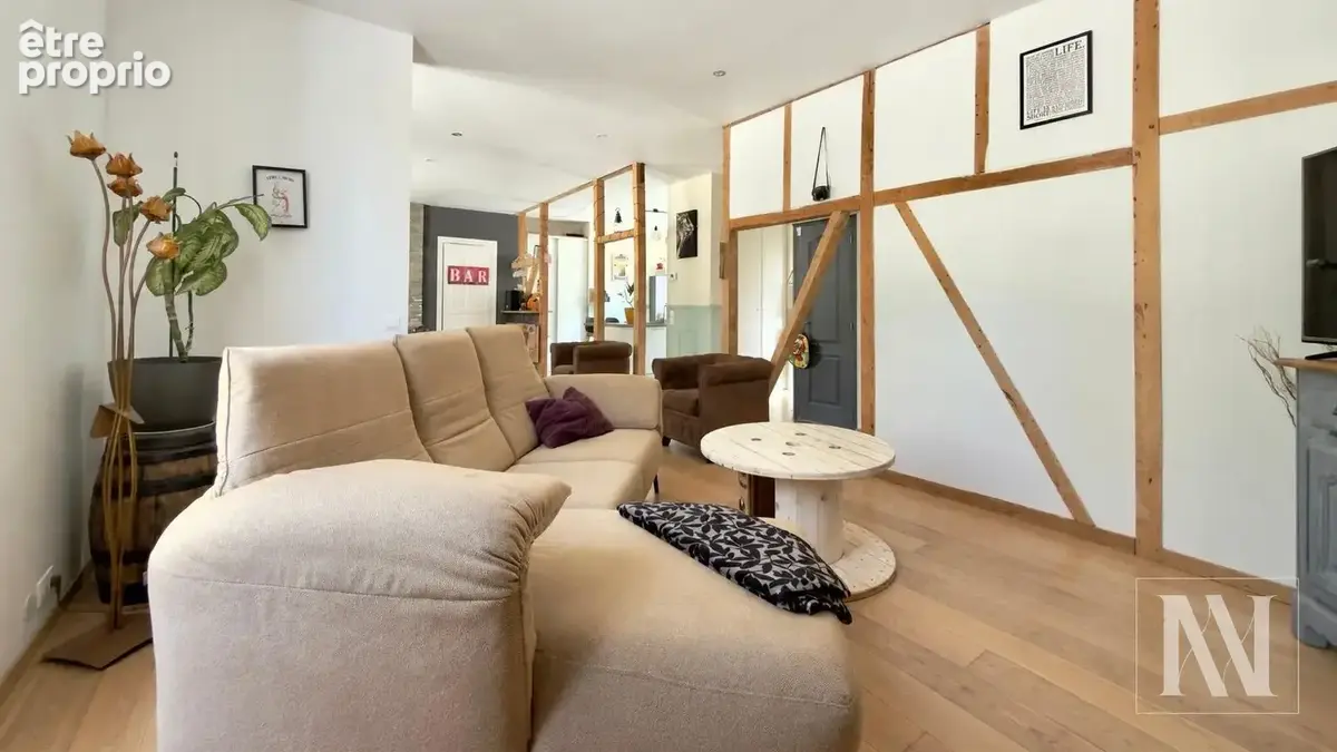 À vendre à Saint-Lyé, maison ancienne de caractère de 125 m2 avec terrain de 790 m2. - photo 4