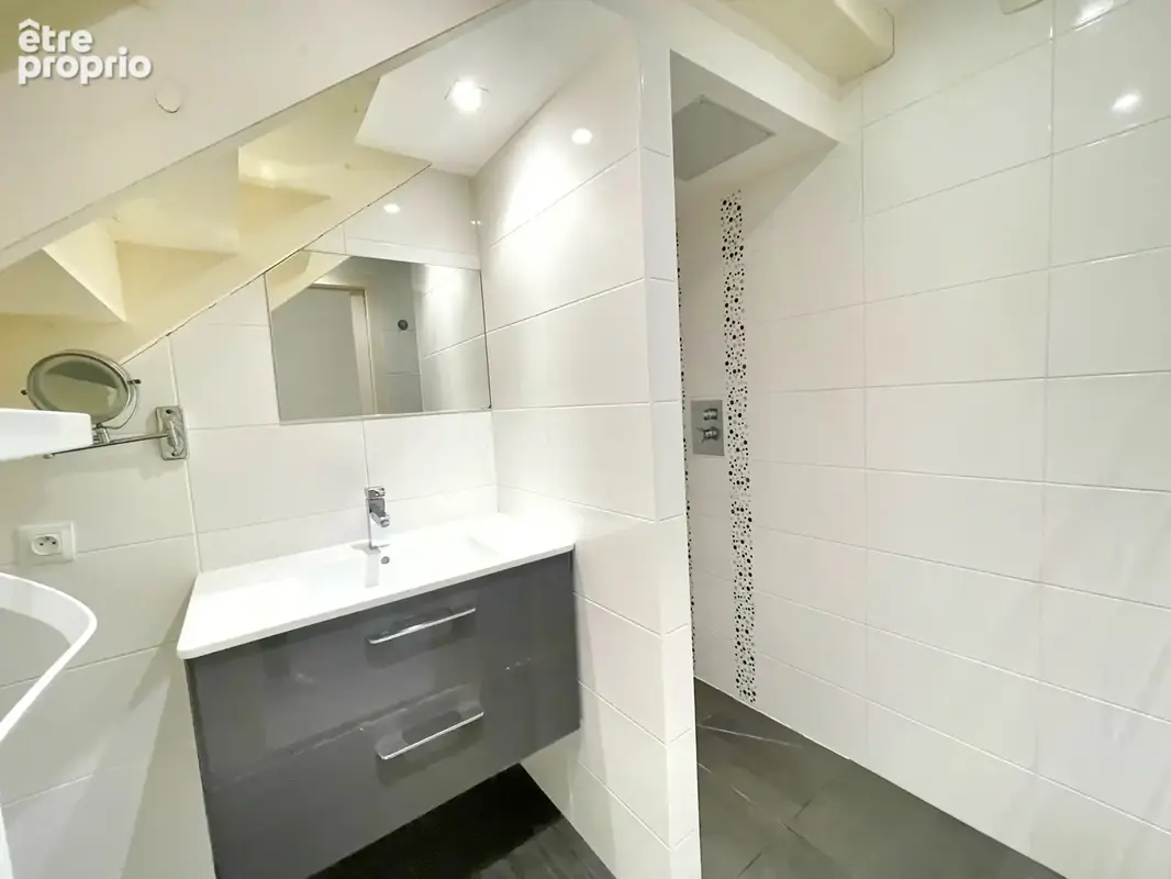 Maison de village rénovée avec 4 chambres et terrasse au cœur de Taluyers - photo 11