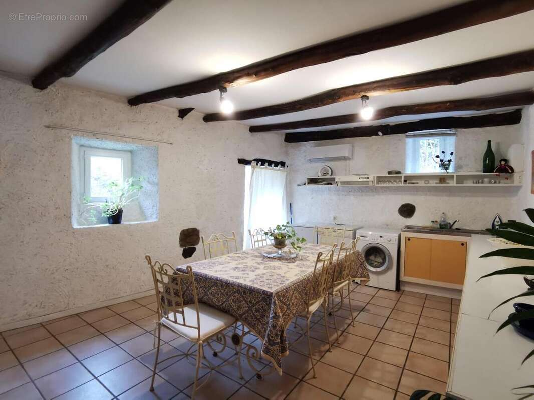 Maison 194 m² à Meyras  - photo 7