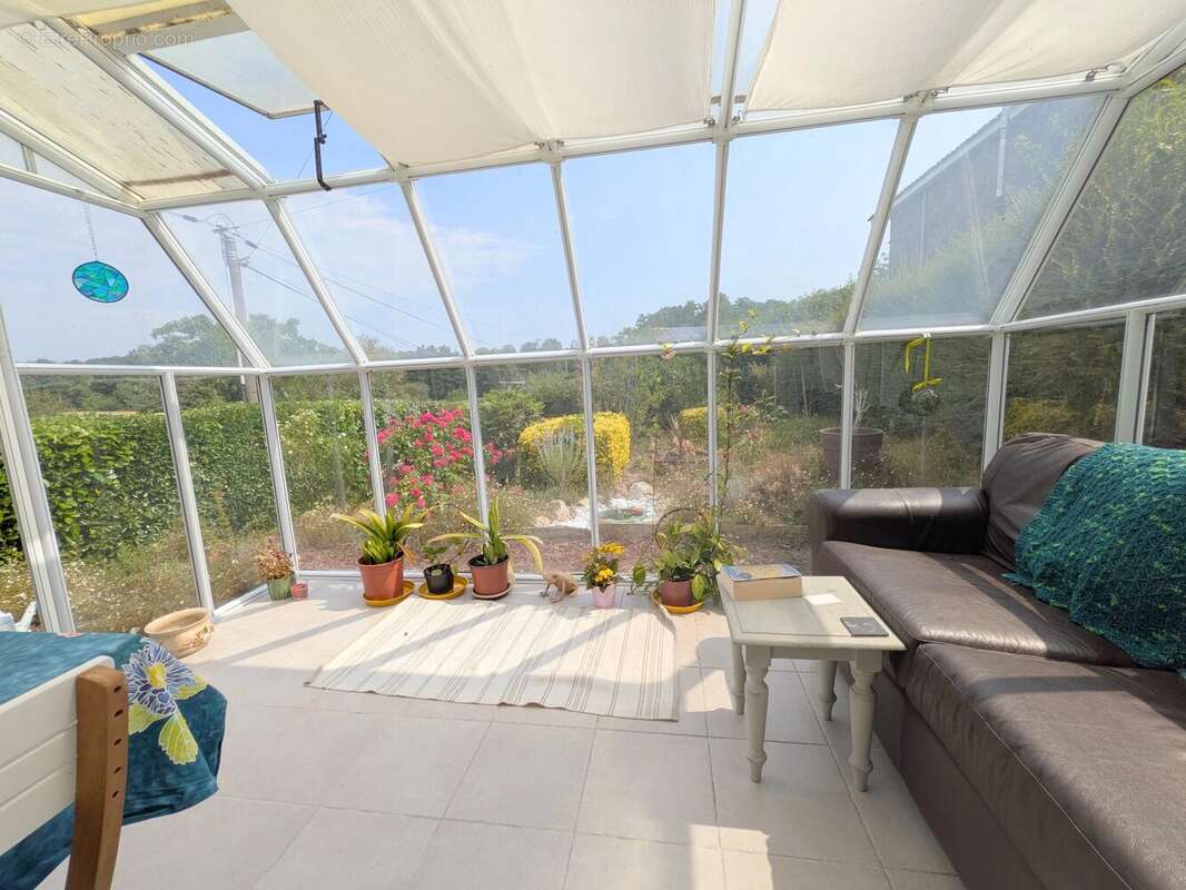 Maison en pierre économe en énergie, dépendances et près de 8 000 m² de terrain - photo 10