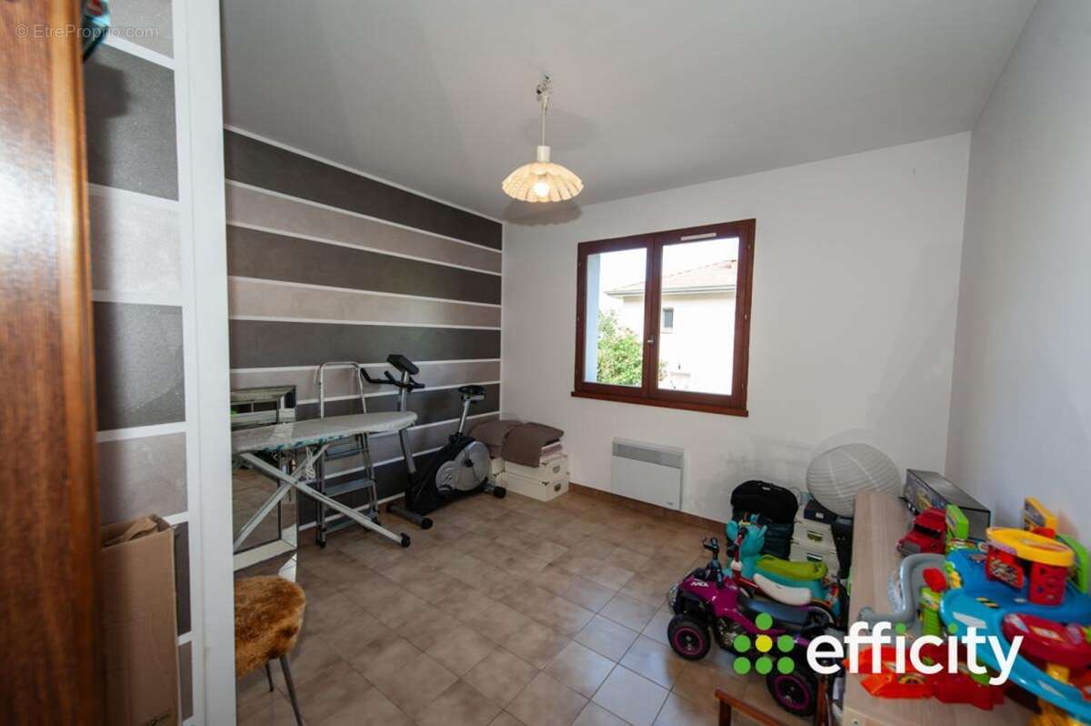 Appartement à SAINT-PAUL-DE-VARCES