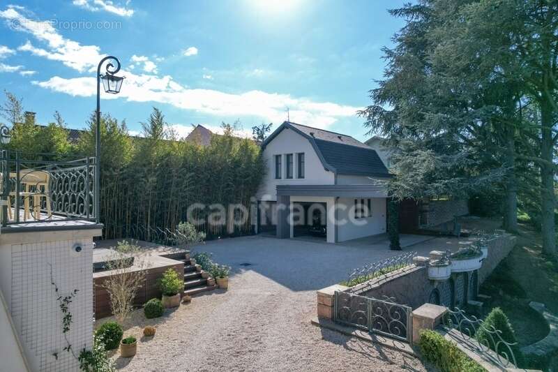 Maison bourgeoise 255 m² entièrement rénovée, parc clos et arboré de 4 303 m² (piscinable), 3 garages, terrasse, jacuzzi - photo 30