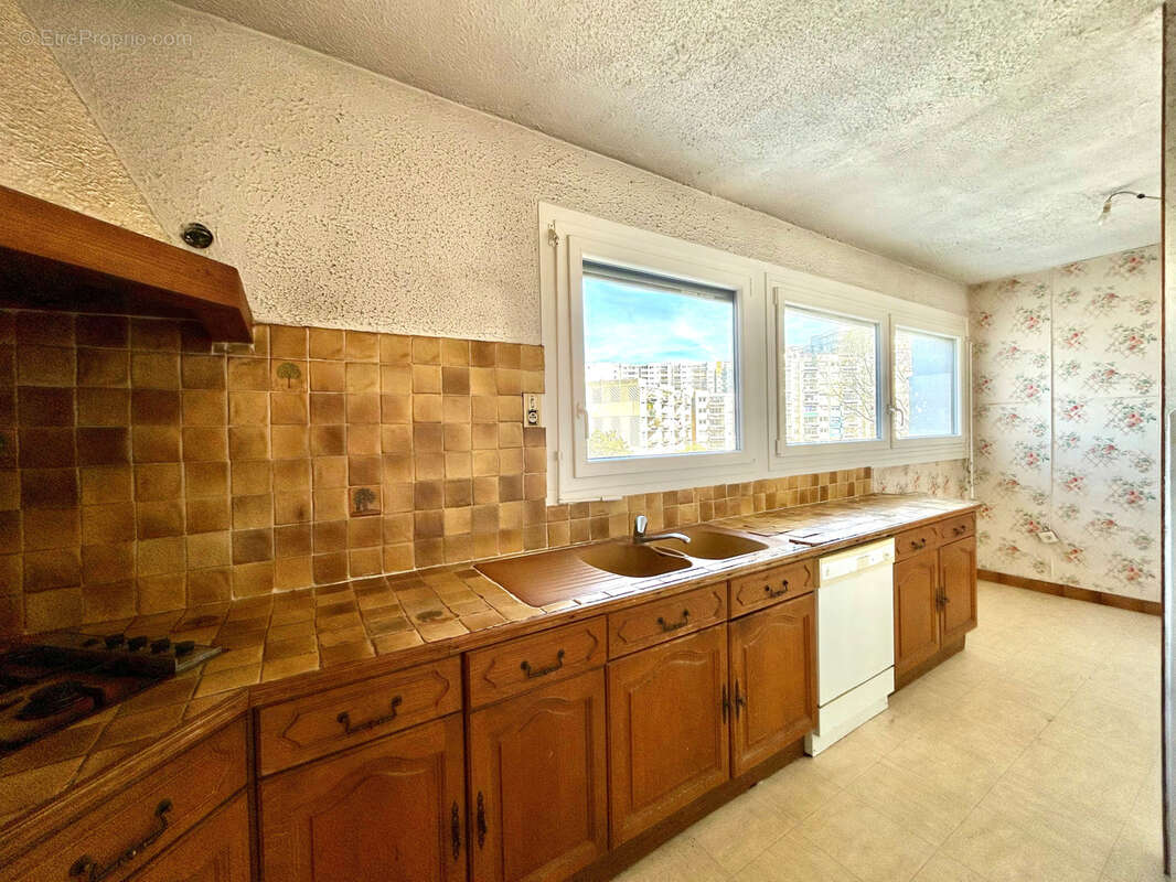 GRENOBLE - T4 de 80m2 à rénover avec un grand balcon - photo 9