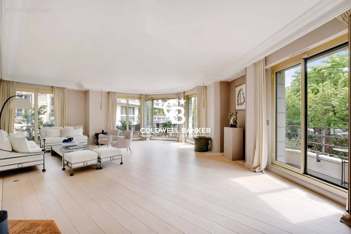 Appartement à PARIS-16E