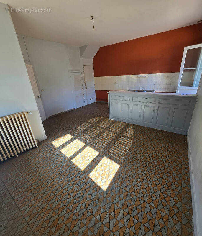 Maison à MESLAY-DU-MAINE