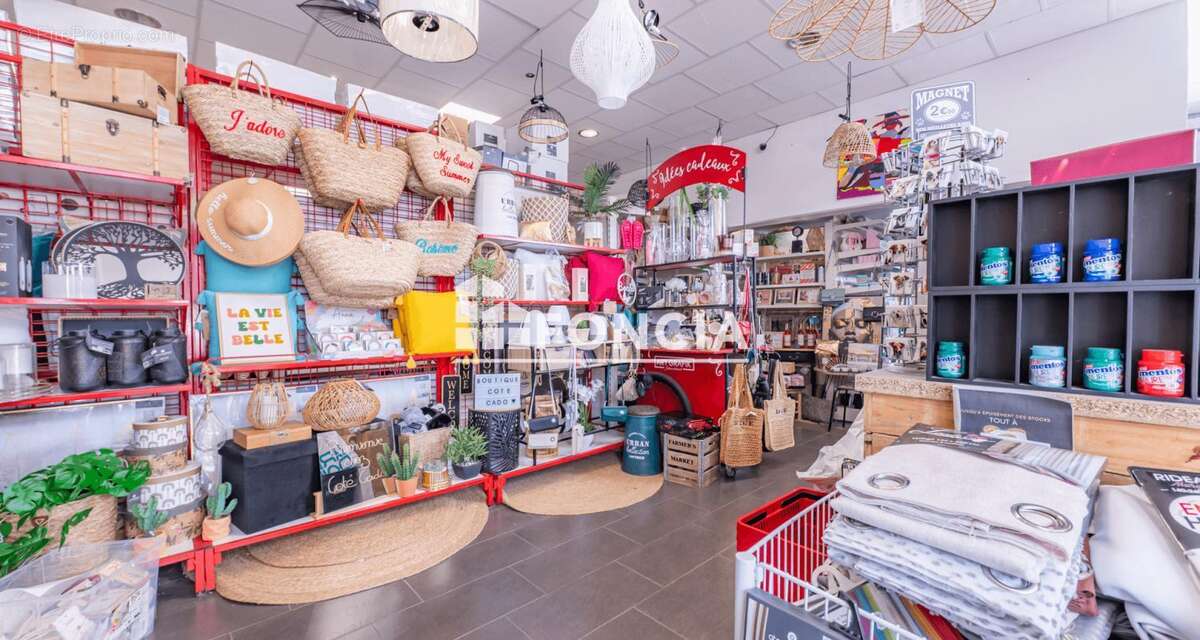 Commerce à SAINT-CLAIR-DU-RHONE