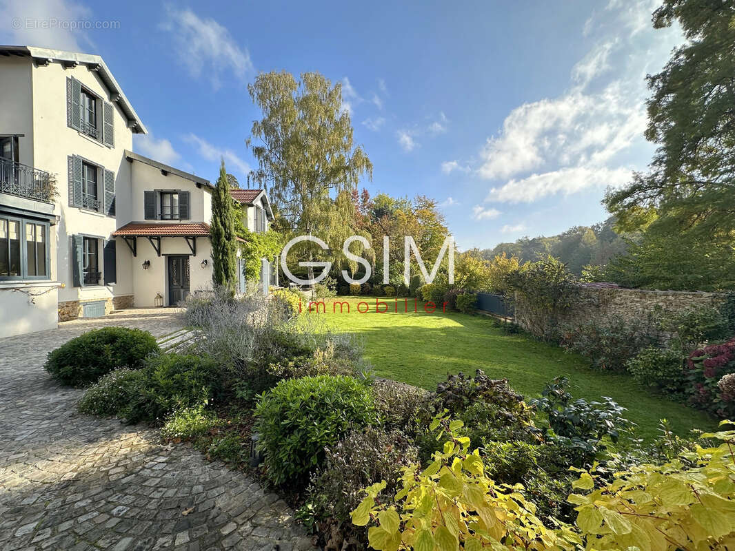 Maison à VILLE-D&#039;AVRAY