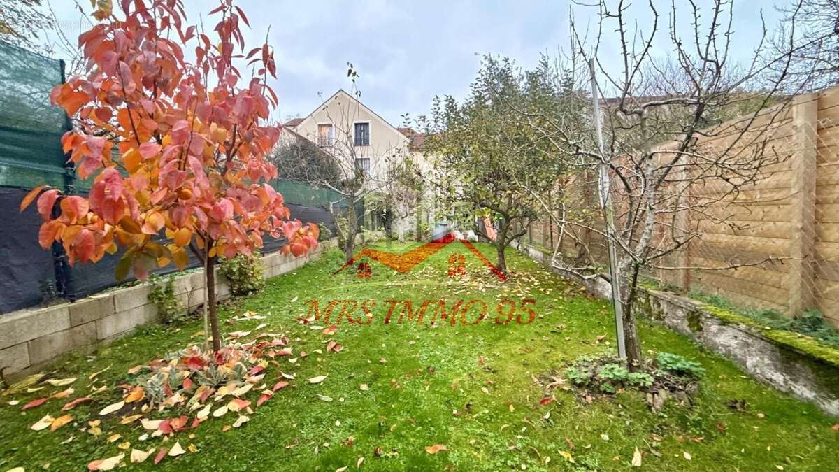 Terrain à FONTENAY-EN-PARISIS