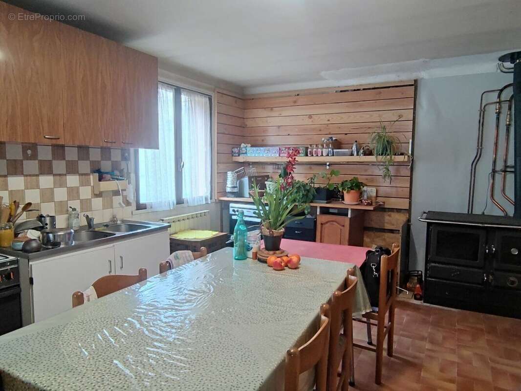 Maison 7 pièces avec grange et terrain de 3800m² - photo 9