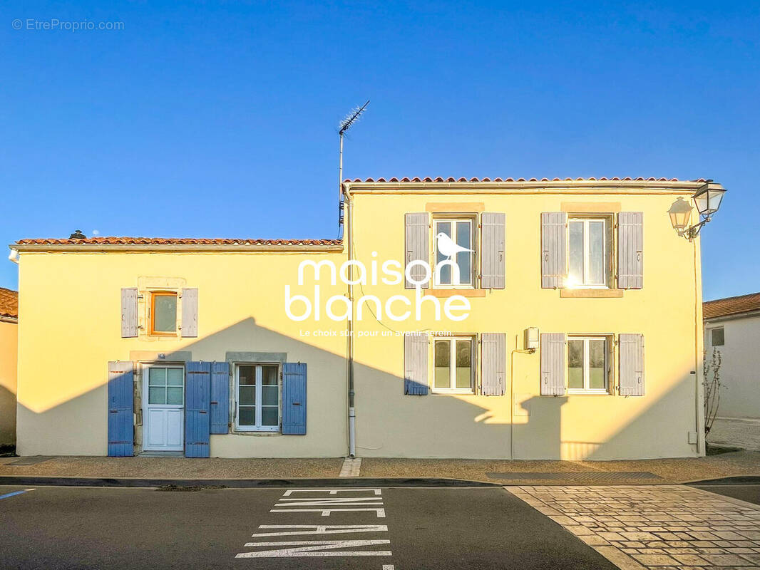 Maison à SAINT-SAUVEUR-D'AUNIS