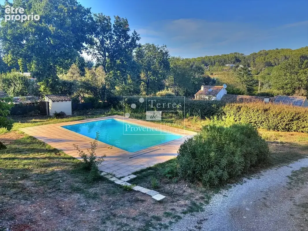 LORGUES – Maison de maçon sur 7500 m² de terrain avec grande piscine - photo 4