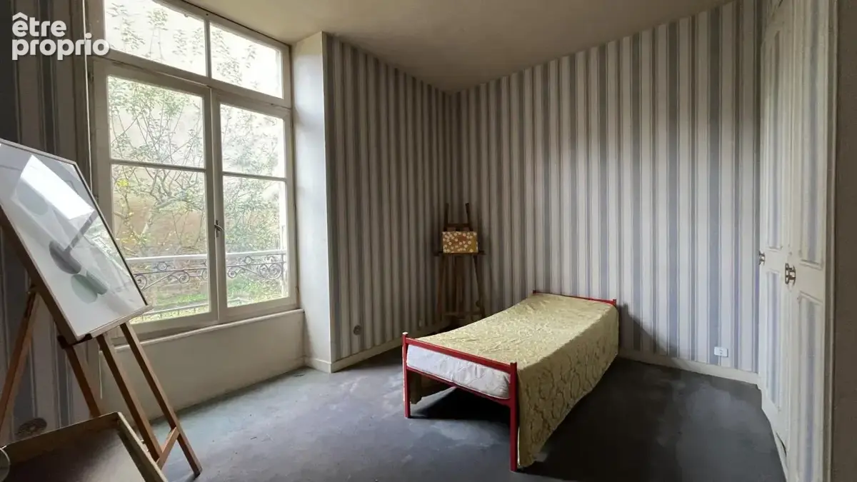 Maison en pierre de 335 m² en plein centre-ville - photo 14