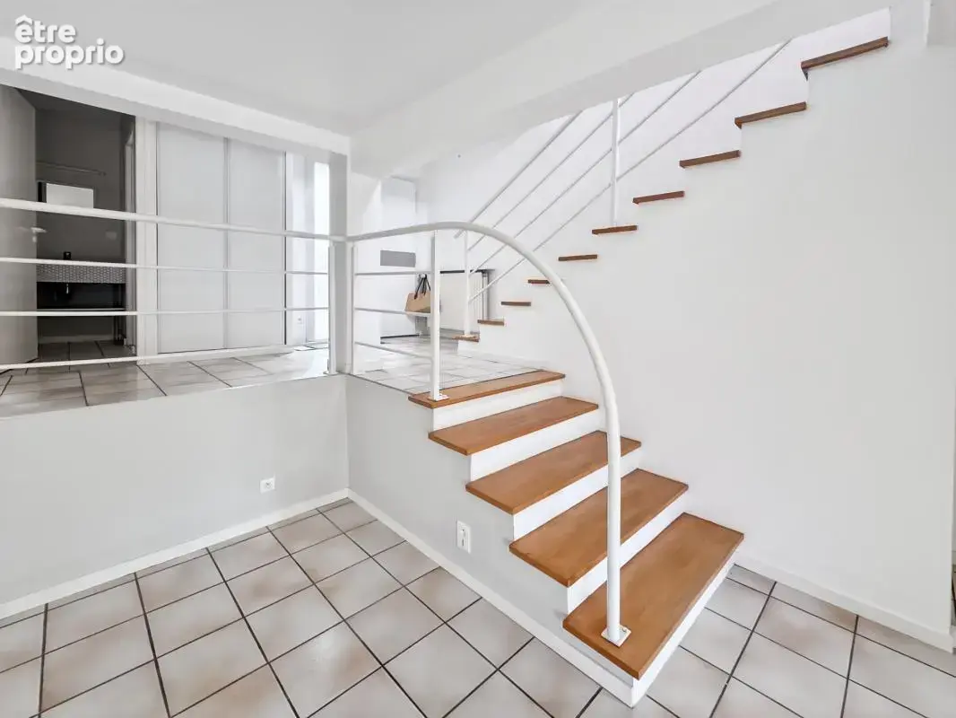 Clos chassaing /magnifique maison de ville / 5 chambres/ 3 sdb / jardin plat + terrasses/ garage et grand stationnement - photo 13