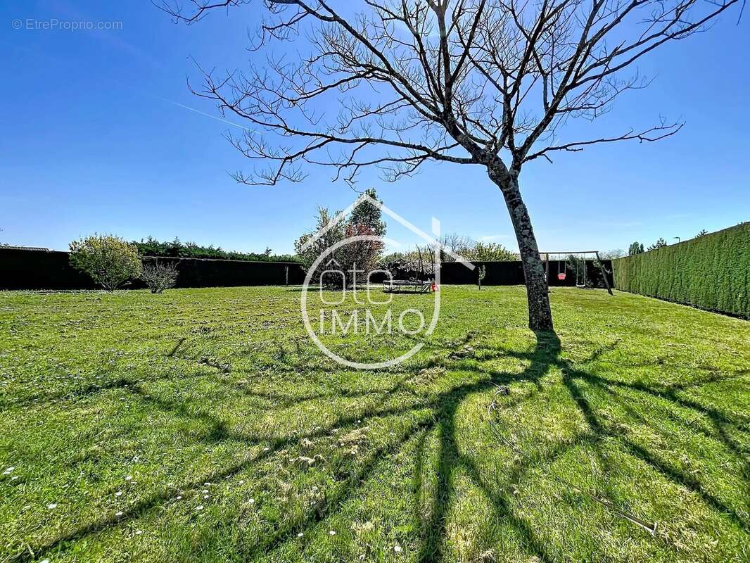 Maison à LAMOTHE-MONTRAVEL